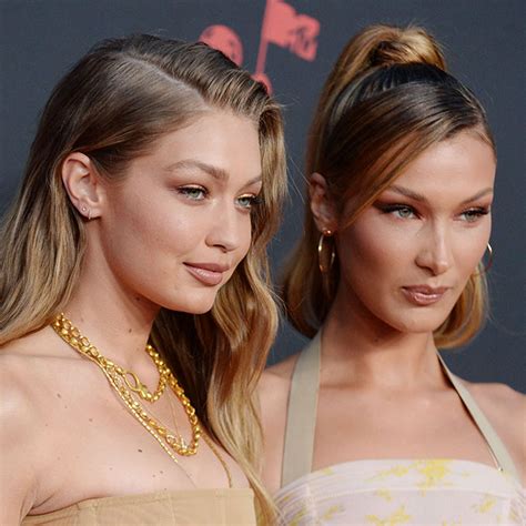 gigi hadid nue|Gigi and Bella Hadid Are Completely Naked in Versaces Latest。